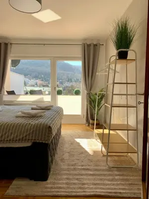 Ein Bett oder Betten in einem Zimmer der Unterkunft Bergliebe 6 mit großer Terrasse, Tiefgarage & Lift