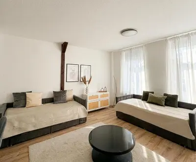 Ein Bett oder Betten in einem Zimmer der Unterkunft REGIOHOTEL Am Nicolaiplatz Wernigerode - #Ferienwohnungen #FrischRenoviert #Kaffeevollautomat #Bestlage