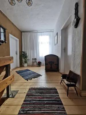 Ein Sitzbereich in der Unterkunft Pension im Tal der Stille