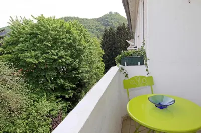 Ein allgemeiner Bergblick oder ein Berglick von der Ferienwohnung aus