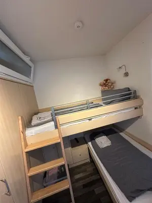 Ein Bett oder Betten in einem Zimmer der Unterkunft FeWo Insel der Erholung mit Pool & Sauna