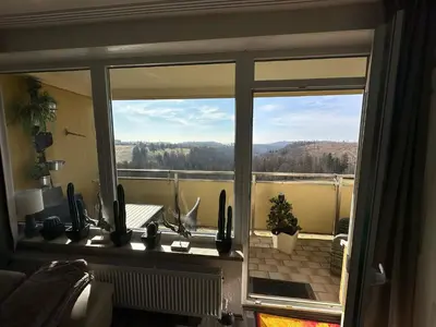 Ein allgemeiner Bergblick oder ein Berglick von der Ferienwohnung aus