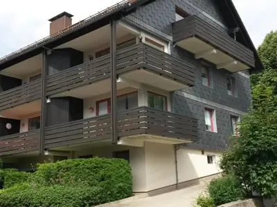 Das Gebäude in dem sich die Ferienwohnung befindet