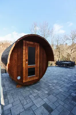 Das Gebäude in dem sich das Ferienhaus befindet