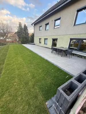 Ein Garten an der Unterkunft Wildpark Perle