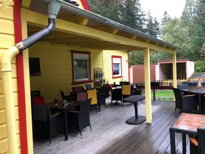 Das Gebäude in dem sich das Ferienhaus befindet