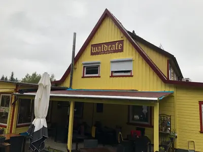 Das Gebäude in dem sich das Ferienhaus befindet