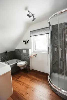 Ein Badezimmer in der Unterkunft NEU im Harz, Das Haus am Wald mit privater Sauna, frisch renoviert