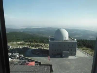 Ein allgemeiner Bergblick oder ein Berglick von des Ferienhauses aus