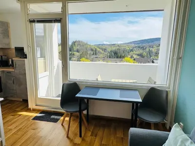 Ein allgemeiner Bergblick oder ein Berglick von der Ferienwohnung aus