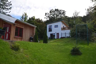Das Gebäude in dem sich die Ferienwohnung befindet