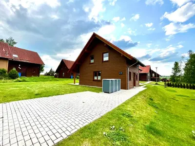Das Gebäude in dem sich das Ferienhaus befindet