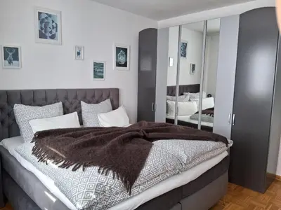 Ein Bett oder Betten in einem Zimmer der Unterkunft Ferienwohnung Am Eisstadion
