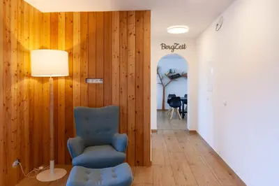 Ein Sitzbereich in der Unterkunft Ferienhaus BergZeit mit Garten, Grill, Terrasse, maximal 20 Personen
