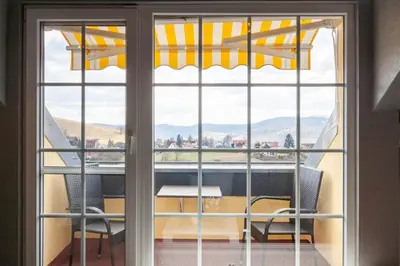 Ein allgemeiner Bergblick oder ein Berglick von der Ferienwohnung aus