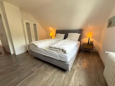 Ein Bett oder Betten in einem Zimmer der Unterkunft PrimeLoft Eule - bis 8 Pers - 2 Etagen - Balkon - modern & stilvoll - zentral in Braunlage