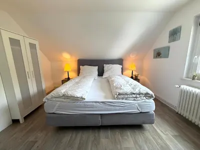 Ein Bett oder Betten in einem Zimmer der Unterkunft PrimeLoft Eule - bis 8 Pers - 2 Etagen - Balkon - modern & stilvoll - zentral in Braunlage