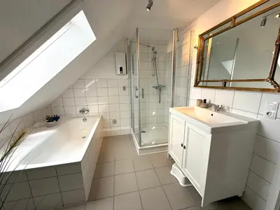 Ein Badezimmer in der Unterkunft PrimeLoft Eule - bis 8 Pers - 2 Etagen - Balkon - modern & stilvoll - zentral in Braunlage