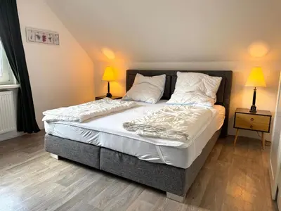 Ein Bett oder Betten in einem Zimmer der Unterkunft PrimeLoft Eule - bis 8 Pers - 2 Etagen - Balkon - modern & stilvoll - zentral in Braunlage