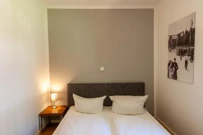 Ein Bett oder Betten in einem Zimmer der Unterkunft Ferienwohnung Hexenwerk mit Balkon