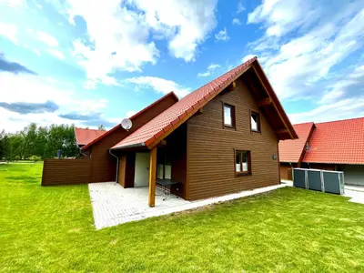Das Gebäude in dem sich das Ferienhaus befindet