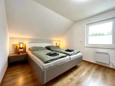 Ein Bett oder Betten in einem Zimmer der Unterkunft Ferienhaus Hexenpfad Bettw Handtücher inklusive