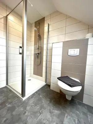 Ein Badezimmer in der Unterkunft Ferienhaus Hexenpfad Bettw Handtücher inklusive
