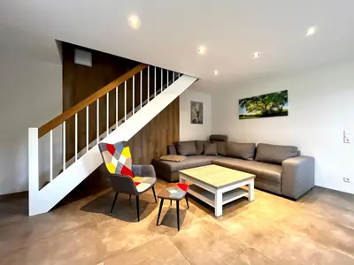 Ein Sitzbereich in der Unterkunft Ferienhaus Hexenpfad Bettw Handtücher inklusive