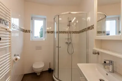 Ein Badezimmer in der Unterkunft Ferienwohnung Herzog 1 mit Terrasse