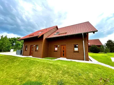 Das Gebäude in dem sich das Ferienhaus befindet