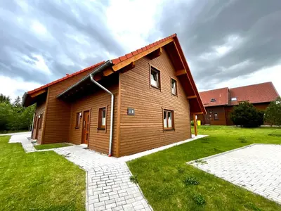 Das Gebäude in dem sich das Ferienhaus befindet