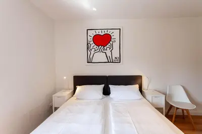 Ein Bett oder Betten in einem Zimmer der Unterkunft Ferienwohnung Großes Schützenchalet mit 25 qm Dachterrasse