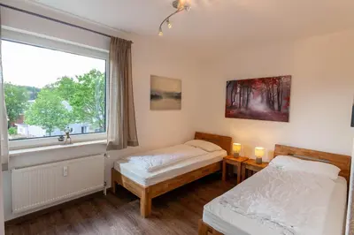 Ein Bett oder Betten in einem Zimmer der Unterkunft Ferienwohnung Tönjes am Kurpark mit Balkon