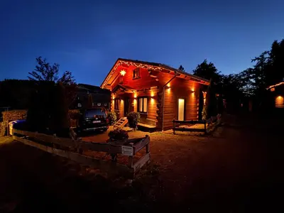 Das Gebäude in dem sich das Ferienhaus befindet