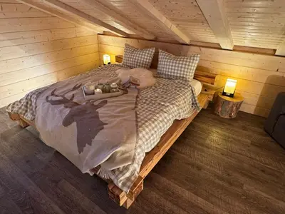 Ein Bett oder Betten in einem Zimmer der Unterkunft Harz-Blockhaus, 4 und 5 Sterne, Sauna - und Kamin - KH
