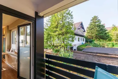 Ein Garten an der Unterkunft Ferienwohnung Lichtblick mit Balkon und Garage