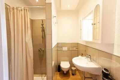 Ein Badezimmer in der Unterkunft Ferienwohnung Waldfrieden 3 mit Dachterrasse und Grill