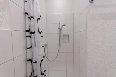 Ein Badezimmer in der Unterkunft Ferienwohnung Waldfrieden 1 mit Garten und Grill