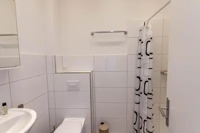 Ein Badezimmer in der Unterkunft Ferienwohnung Waldfrieden 1 mit Garten und Grill