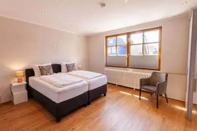 Ein Bett oder Betten in einem Zimmer der Unterkunft Ferienwohnung Waldfrieden 1 mit Garten und Grill