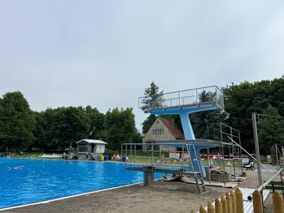 Der Swimmingpool an oder in der Nähe von Maisonette im Fachwerkhaus