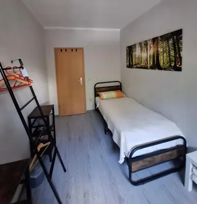 Ein Bett oder Betten in einem Zimmer der Unterkunft Das GrabenQuartier
