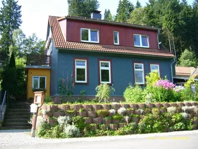 Das Gebäude in dem sich die Ferienwohnung befindet