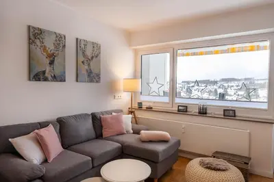 Ein Sitzbereich in der Unterkunft Ferienwohnung Bergverliebt mit Balkon und Traumblick