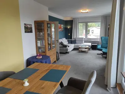 Ein Sitzbereich in der Unterkunft Ferienwohnung Penthouse Bummelallee