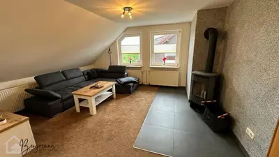 Ein Sitzbereich in der Unterkunft Ferienwohnung Bergmann mit Balkon und Kamin