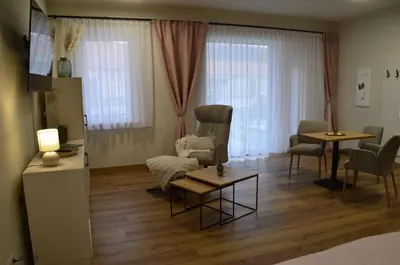 Ein Sitzbereich in der Unterkunft Ferienwohnung Mühlenanger