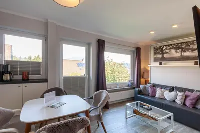 Ein Sitzbereich in der Unterkunft Ferienwohnung Harzlaune mit Balkon und Wurmbergblick