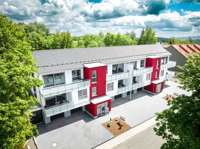 Das Gebäude in dem sich das Ferienhaus befindet