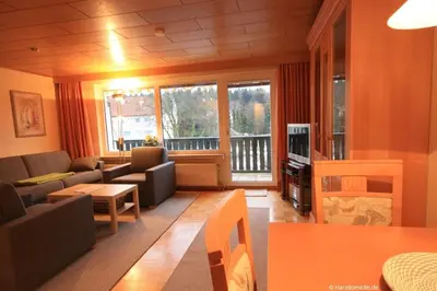 Ein Sitzbereich in der Unterkunft Ferienwohnung Maximilian mit Balkon